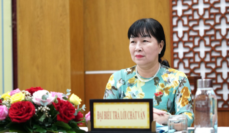 Bà Trương Thị Phương Thảo – Giám đốc Sở LĐ,TB&XH trả lời chất vấn tại kỳ họp thứ 8 HĐND tỉnh khoá X, nhiệm kỳ 2021-2026