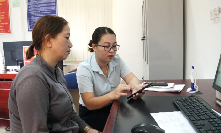 Ủy ban MTTQ Việt Nam xã Tân Bình tuyên truyền vận động người dân sử dụng dịch vụ công quốc gia