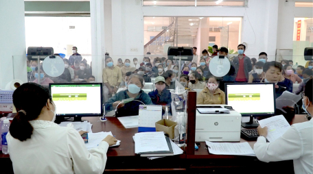 Người lao động thực hiện các thủ tục giải quyết chế độ BHXH tại Trung tâm Dịch vụ việc làm (đơn vị trực thuộc Sở Lao động - Thương binh và Xã hội Tây Ninh).