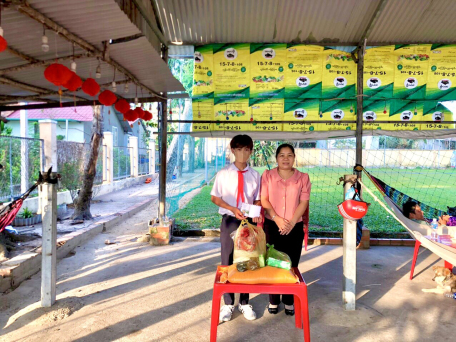 Hội LHPN xã Tân Bình, Thành phố Tây Ninh, tỉnh Tây Ninh trao quà Tết cho hội viên phụ nữ có hoàn cảnh nghèo, khó khăn
