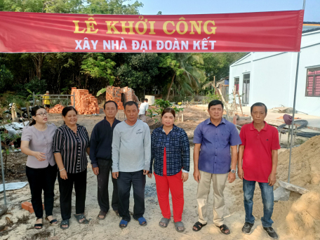 UB. MTTQVN xã Tân Bình khởi công xây nhà đại đoàn kết cho hộ nghèo, hộ khó khăn về nhà ở
