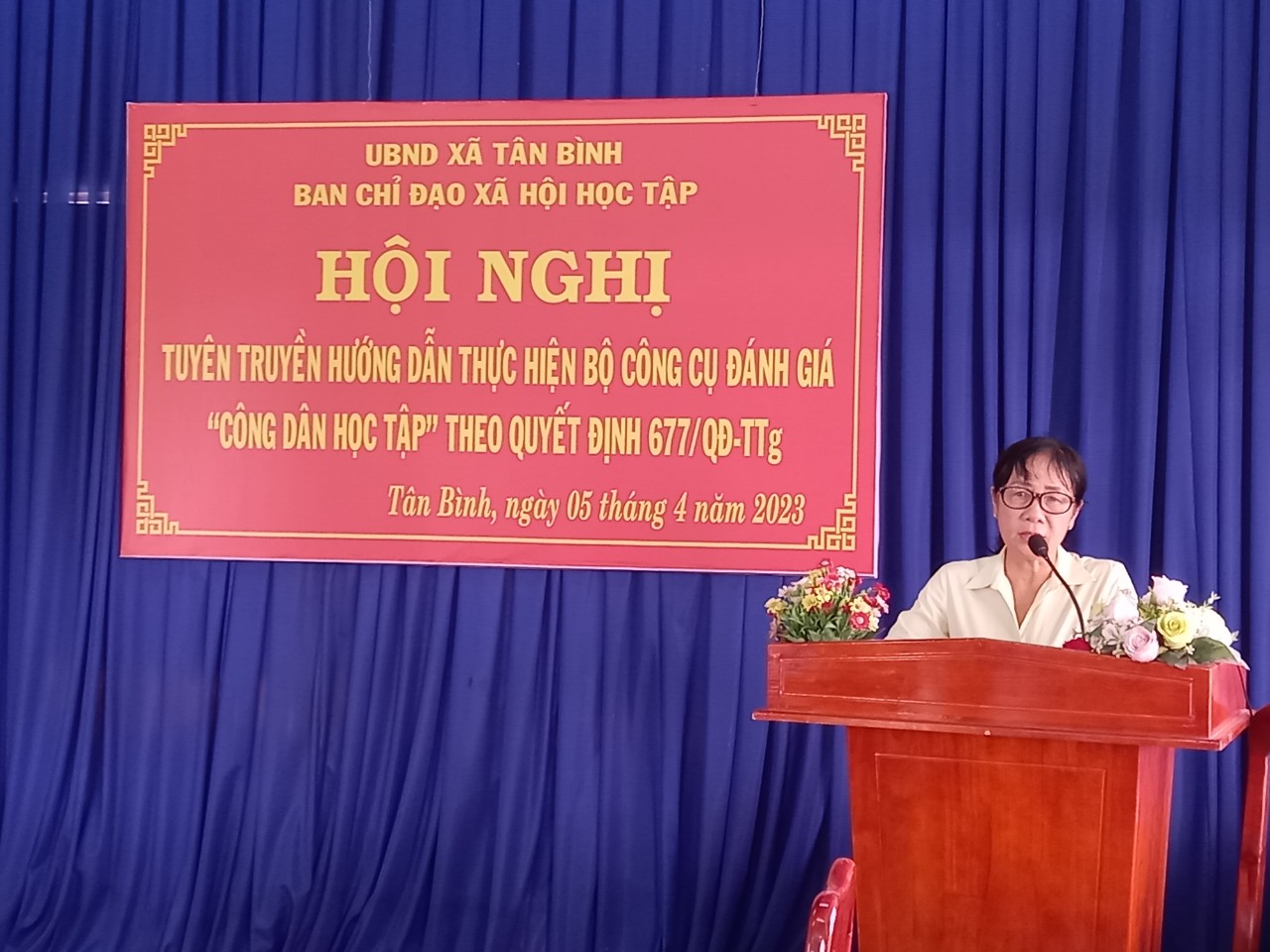 Ảnh: Bà Nguyễn Thị Hồng Minh - Chủ tịch Hội Khuyến học Thành phố Tây Ninh phát biểu tại Hội nghị