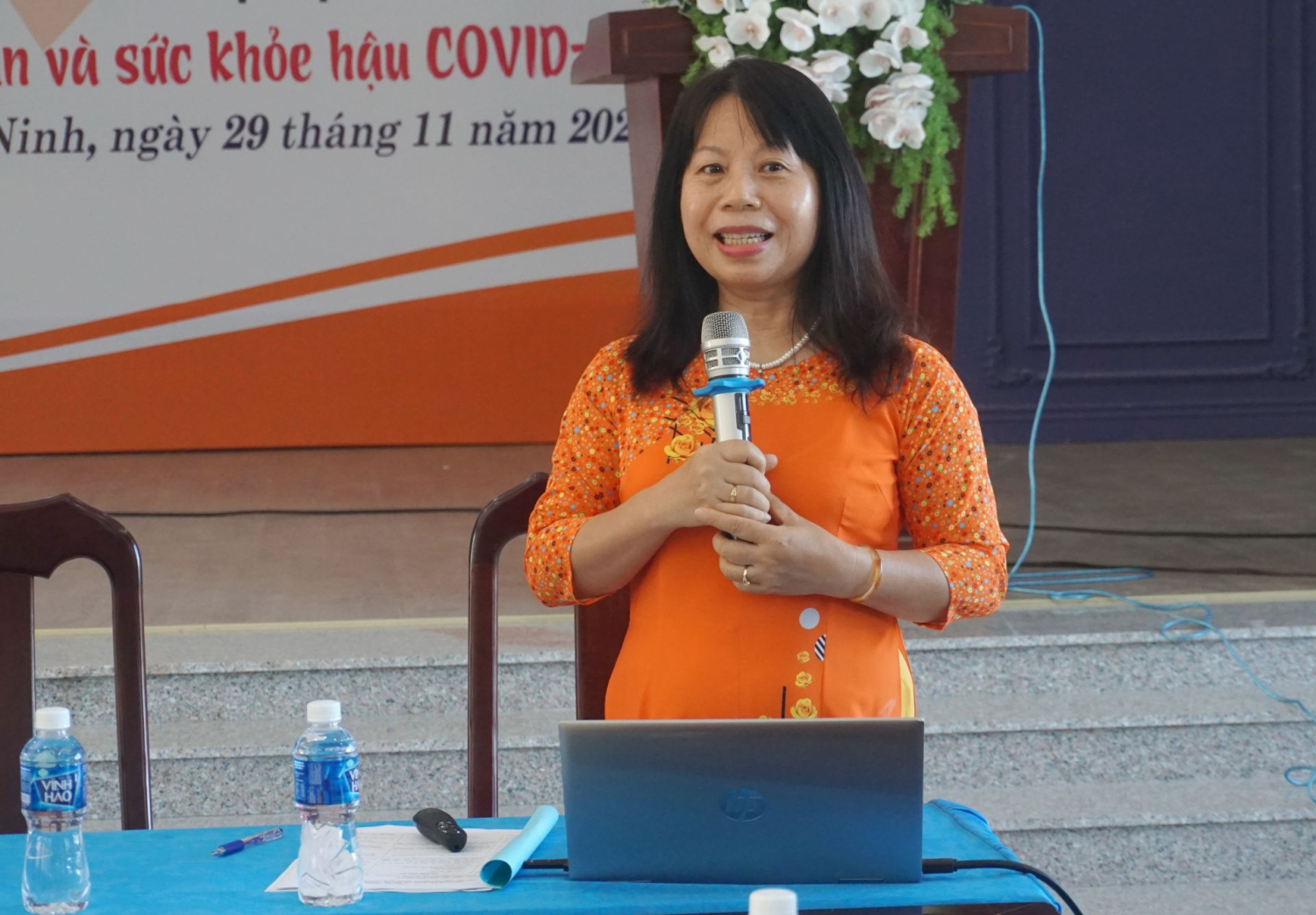 Thạc sĩ, bác sĩ Lương Thị Thuận trình bày chuyên đề tại toạ đàm.