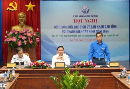 Anh Nguyễn Thanh Tùng - Bí thư Tỉnh đoàn phát biểu tại hội nghị.