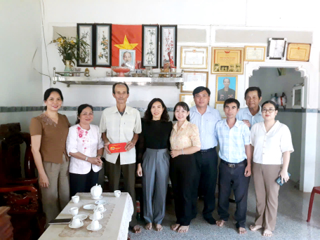 Lãnh đạo thành phố Tây Ninh thăm, tặng quà người có công nhân kỷ niệm 50 năm Ngày giải phóng miền Nam thống nhất đất nước