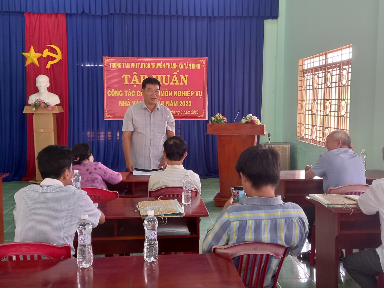 Ảnh: đồng chí Nguyễn Thành Lộc - PGĐ TTVH - TT - HTCĐ triển khai tập huấn