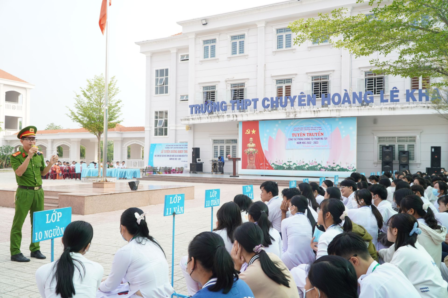 Tuyên truyền phòng, chống tội phạm ma tuý cho học sinh Trường THPT chuyên Hoàng Lê Kha