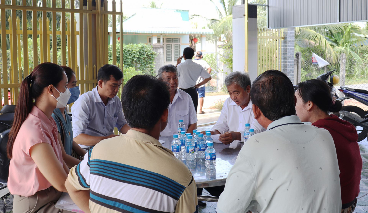 Đoàn Giám sát của CDC Tây Ninh và Chi cục Thú y tỉnh giám sát ca tử vong do virus dại tại huyện Bến Cầu.