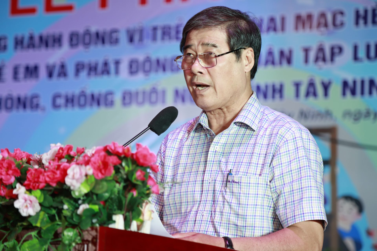 Phó Chủ tịch UBND tỉnh Trần Văn Chiến phát biểu chỉ đạo tại lễ phát động Tháng vì trẻ em.