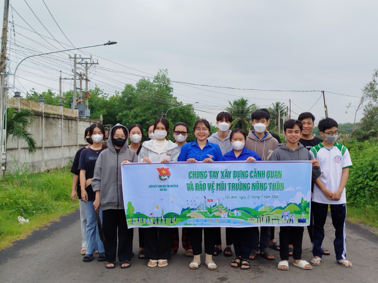 Đoàn Thanh niên xã Tân Bình ra quân Ngày Chủ nhật xanh lần III