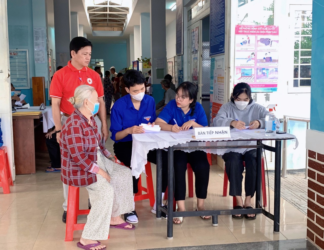 ĐOÀN THANH NIÊN XÃ TÂN BÌNH TRAO TẶNG QUÀ KỶ NIỆM 77 NĂM NGÀY THƯƠNG BINH LIỆT SỸ 27/7/1947 - 27/7/2024