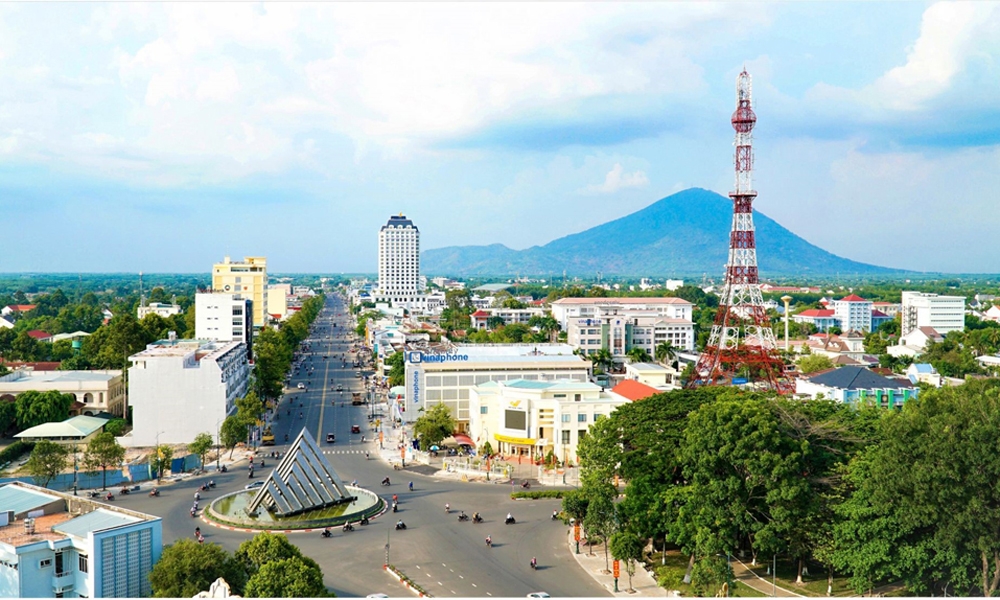 Tại Tây Ninh, 6 tháng đầu năm 2024, thông qua nguồn vốn tín dụng chính sách xã hội đã giúp 22.457 lượt hộ nghèo, hộ cận nghèo và các đối tượng chính sách khác được vay vốn…