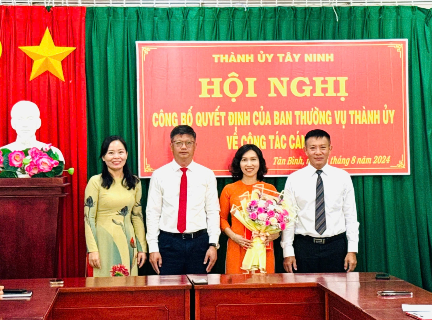 Ban Thường vụ Thành uỷ công bố và trao quyết định về công tác cán bộ